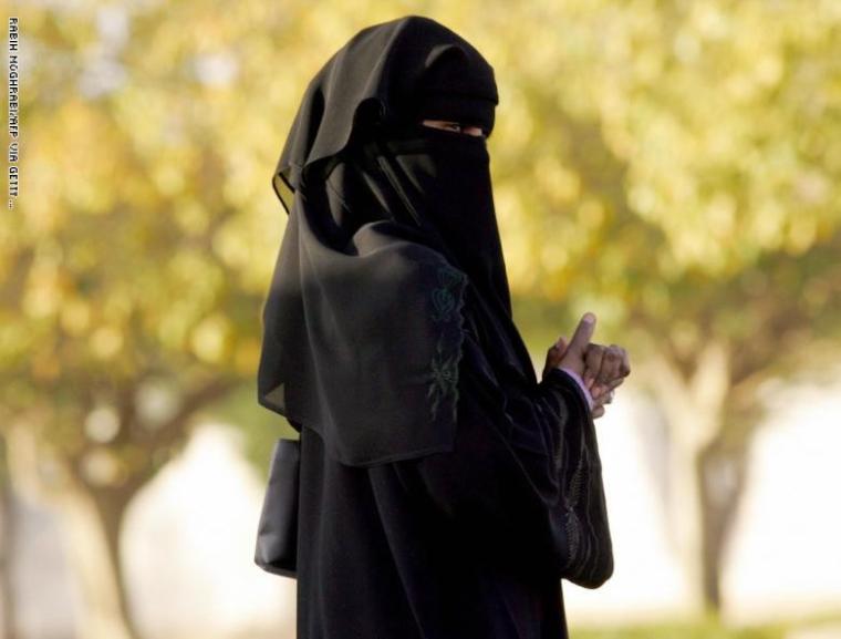 سعودية تقاضي والدها لسبب مثير