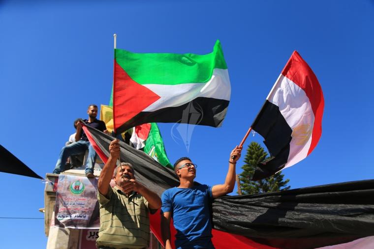 مواطنون في غزة يحتفلون بالمصالحة