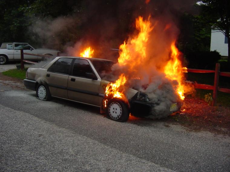 حرق سيارة