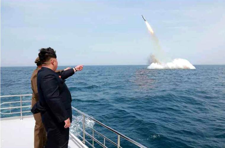 كوريا تطلق صاروخا مجهول الطراز