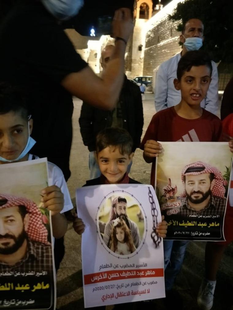 وقفة تضامنية مع ماهر الاخرس في كنيسة المهد ببيت لحم 