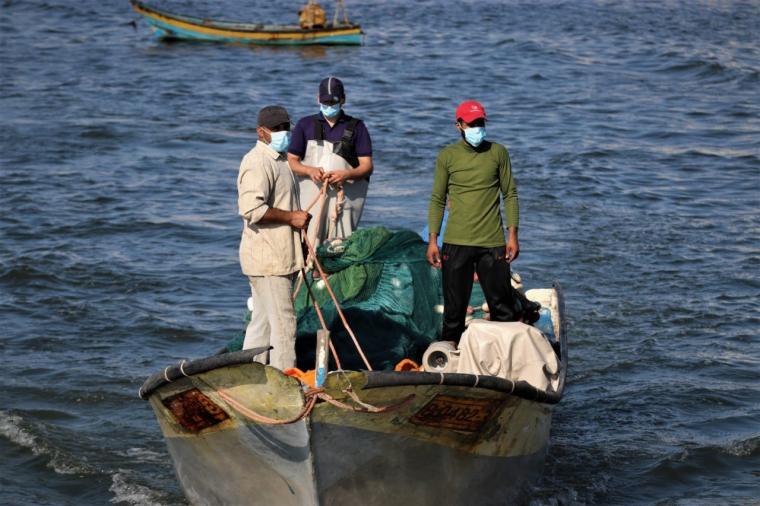صيادو غزة بدأوا بالصيد على مساحة 9 أميال داخل البحر
