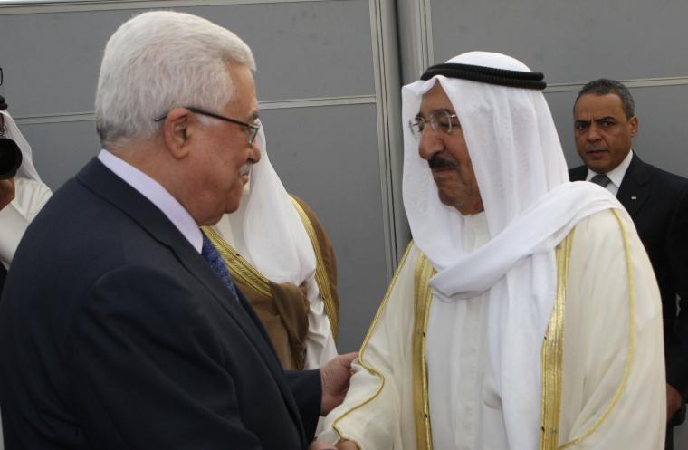 الصباح يستقبل عباس ويجريان محادثات حول آخر التطورات