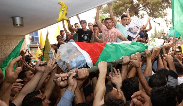 جماهير غفيرة تشيع جثمان الشهيد جبريل في تقوع