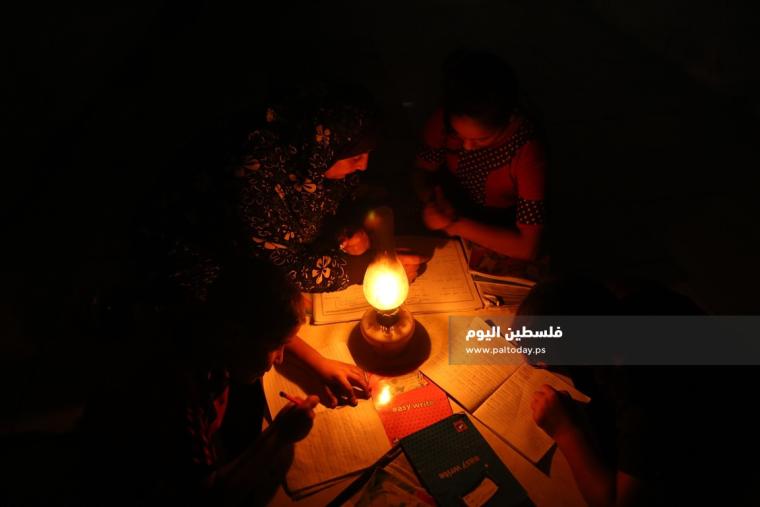 أزمة الكهرباء و حصار سكان قطاع غزة