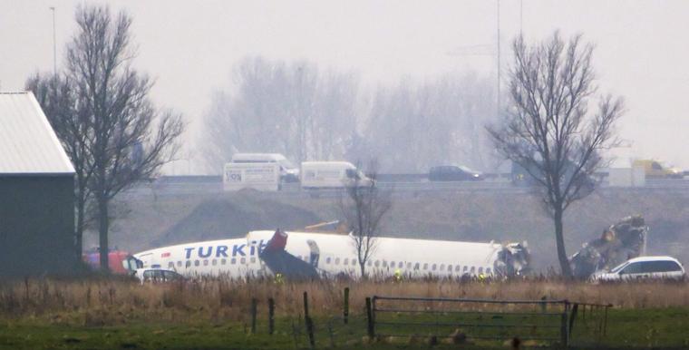 سقوط طائرة تركية