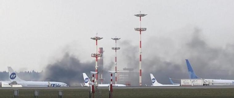 دخان يتصاعد في مطار قبيل وصول وزير الخارجية الامريكي الى موسكو