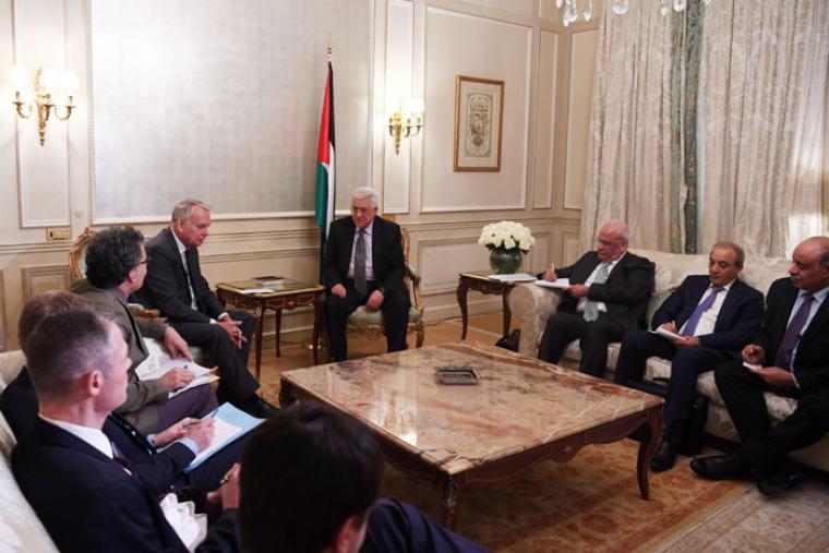 اجتماع بين الرئيس محمود عباس ووزير الخارجية الفرنسي جان مارك ايرو