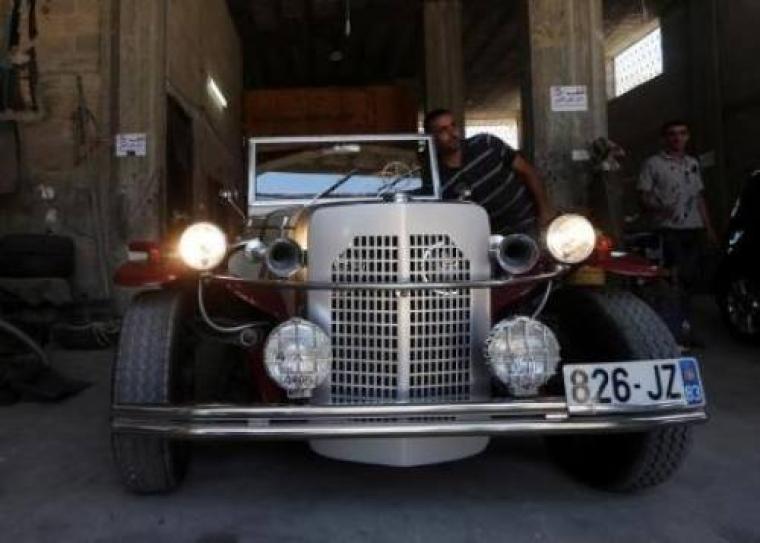 سيارة مرسيدس قديمة بغزة