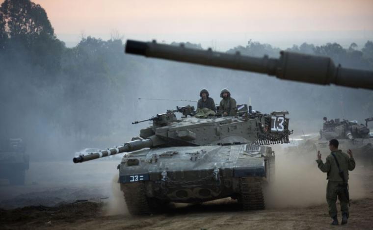 دبابات على الحدود مع غزة