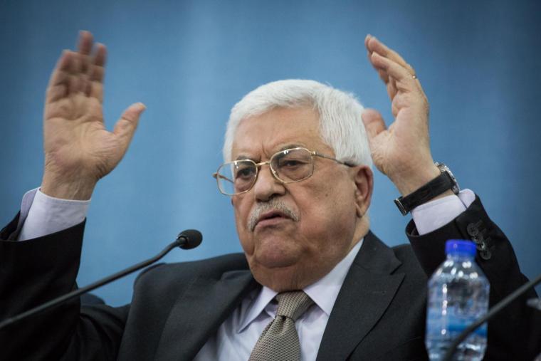 تهديدات عباس تُخلّف موجة من الغضب على مواقع التواصل