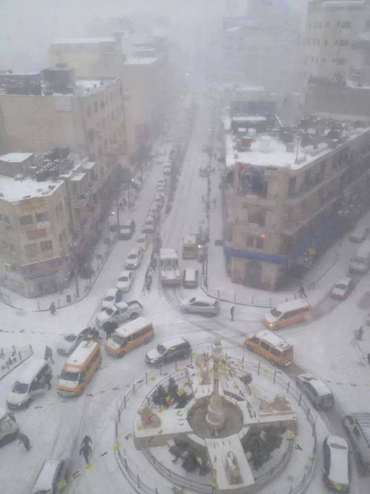 صورة لتساقط الثلوج في رام الله