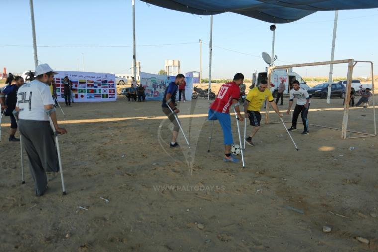 مباراة كرة قدم لجرحى مسيرة العودة شرق غزة