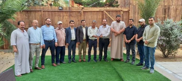 حركة الجهاد الإسلامي تكرم عائلة الشاعر المرحوم هارون هاشم رشيد