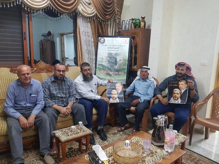 وفد من الجهاد يزور ذوي الشهيد زياد ملايشة