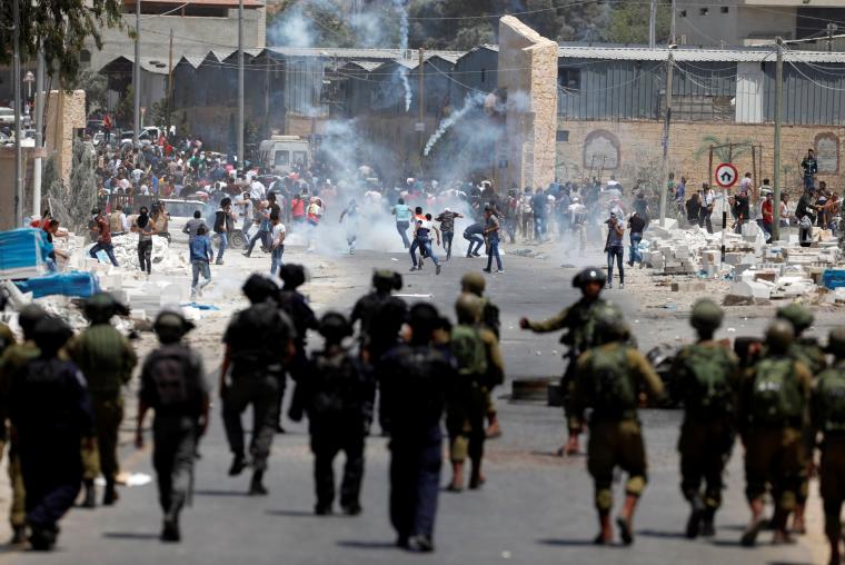 مواجهات عنيفة بين شبان فلسطينيين وجنود الاحتلال في جنين ونابلس