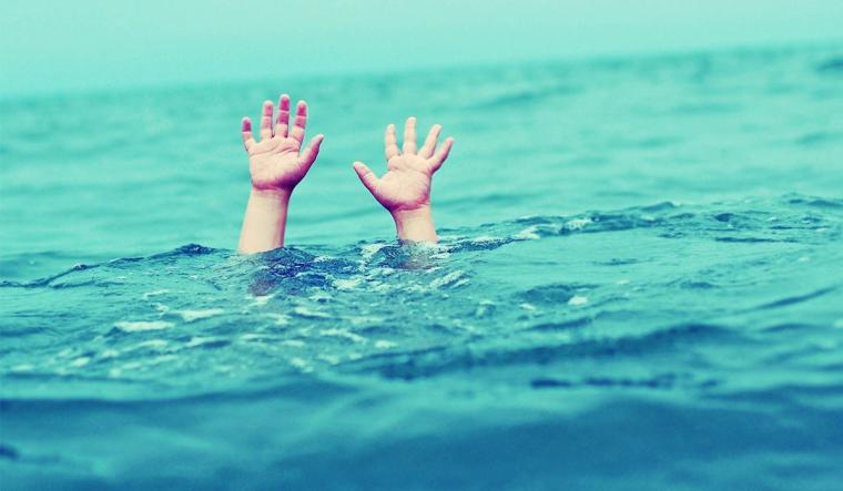 وفاة طفل غرقًا أثناء السباحة في بحر غزة