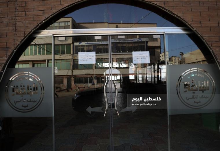 مقاهي غزة تغلق أبوابها أمام روادها خشية تفشي كورونا (7)