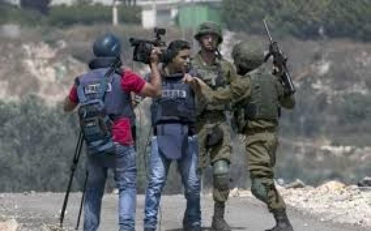 قوات الاحتلال تعتدي على الصحفيين في الضفة (ارشيف)