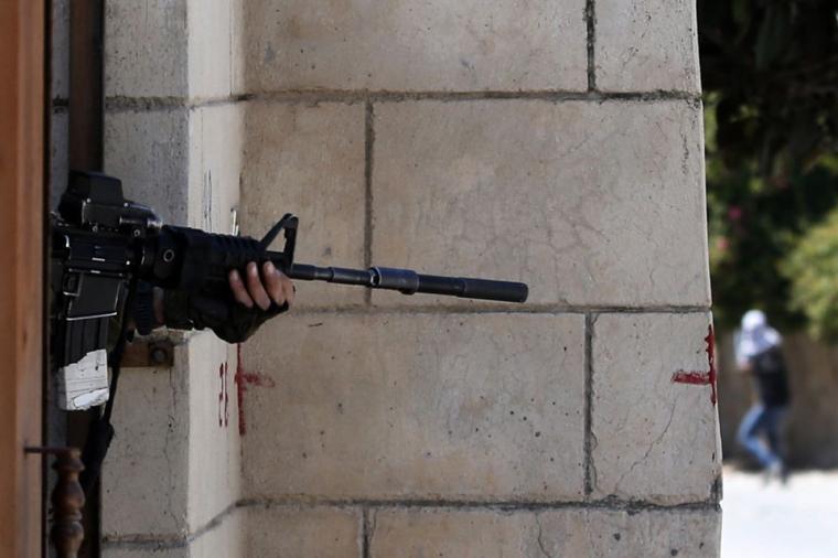 إصابة شاب برصاص قوات الاحتلال عمدًا في قلقيلية