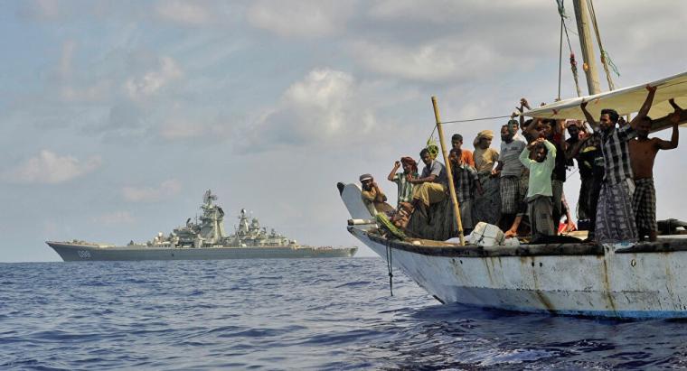 قراصنة يحتجزون 13 شخصًا من أفراد ناقلة نفط في خليج غينيا