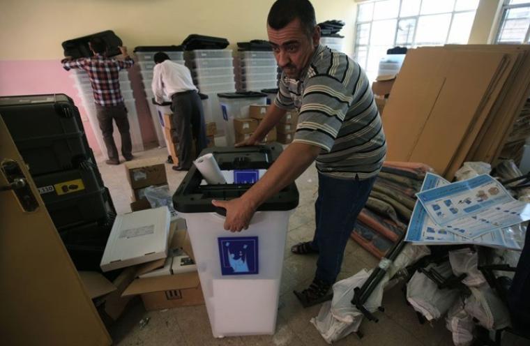 حريق في صناديق