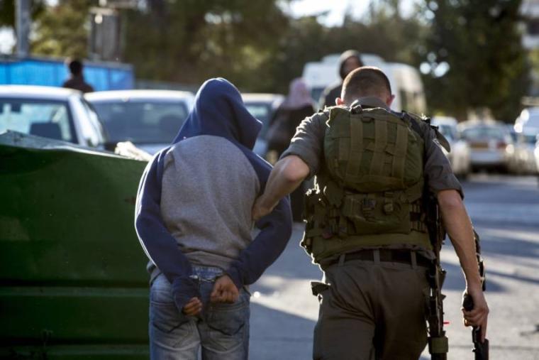 "الشاباك" يعلن اعتقال 5 فلسطينيين من النقب خلال العدوان على غزة