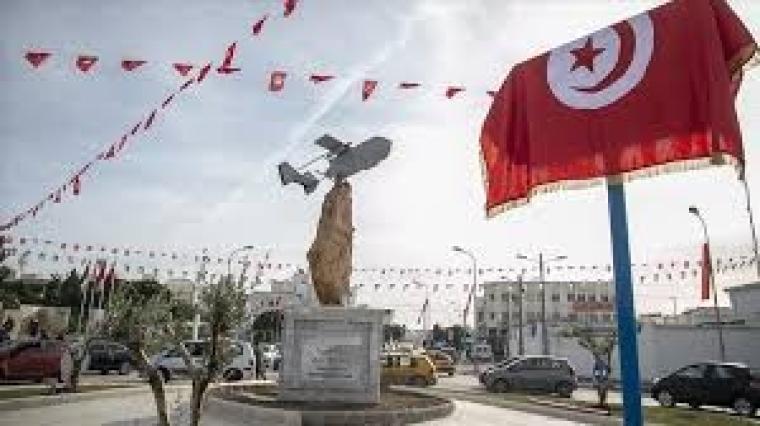 السلطات التونسية تغلق قناة تلفزيونية وإذاعة