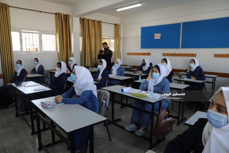 مدارس الحكومة بغزة تستأنف الدراسة لطلاب السابع حتى حادي عشر بدوام جزئي (4)