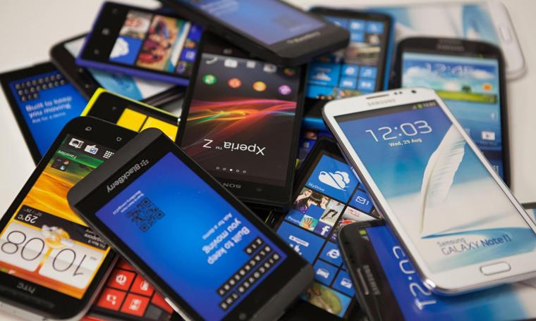 "الجرائم الإلكترونية" تضبط 15 هاتفاً خلوياً مفقودًا بغزة