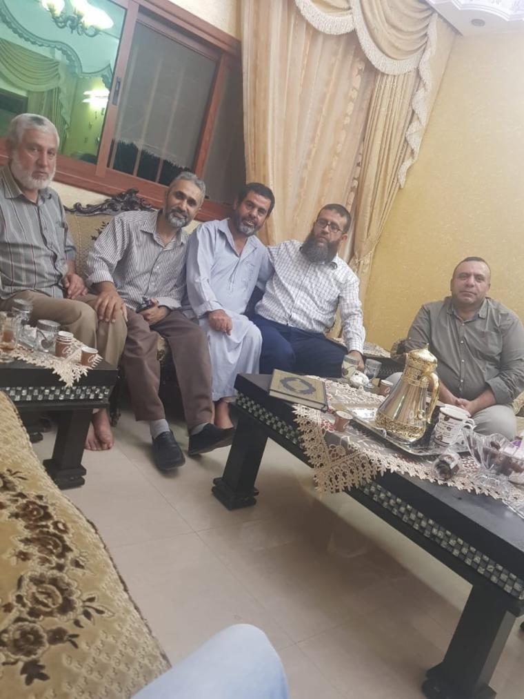 وفد من الجهاد يزور الشيخ المؤسس خالد جرادات بجنين