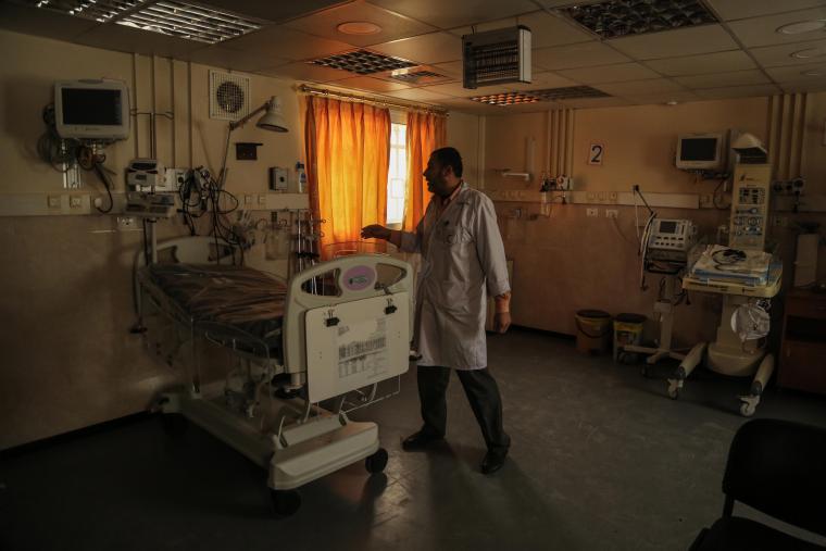 مستشفى الشهيد محمد الدرة ‫_أزمة الوقود فى المشفى _ انقطاع الكهرباء ‫(39846405)‬ ‫‬.JPG