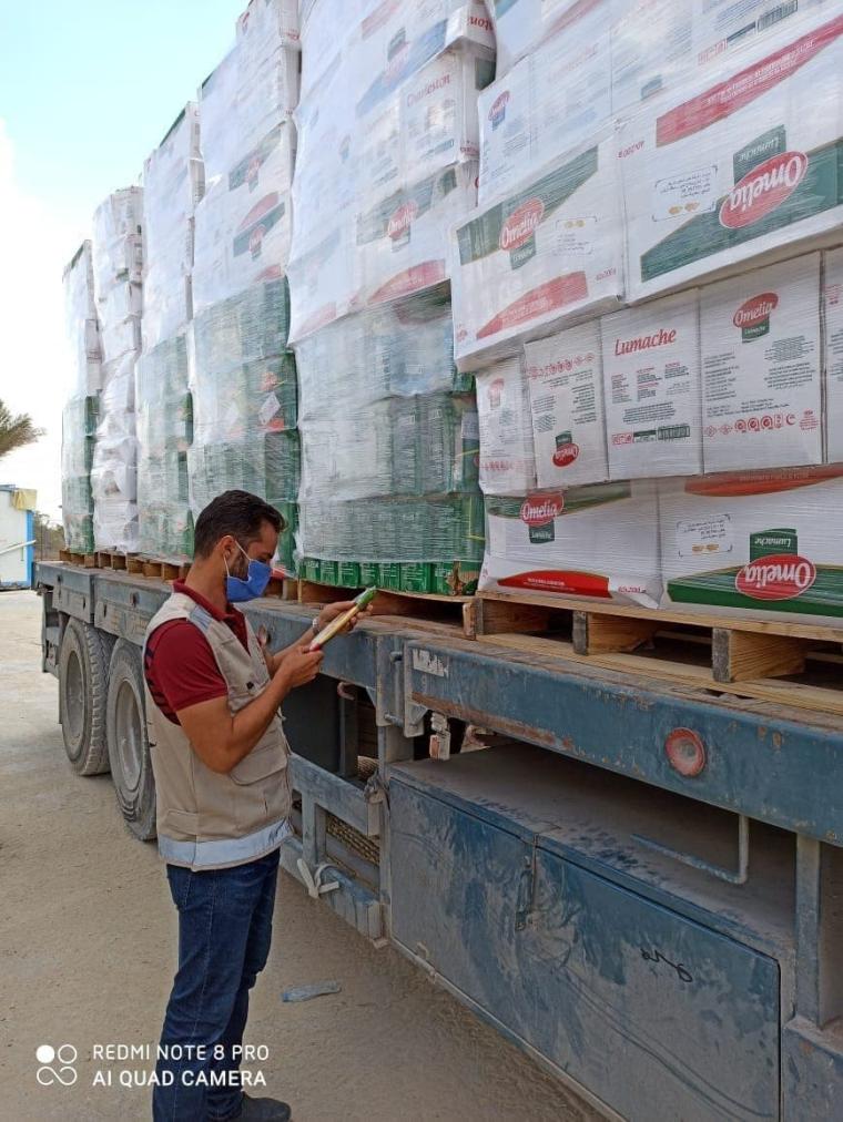 ادخال عشرات الشاحنات المحملة بالبضائع والمواد الغذائية للقطاع