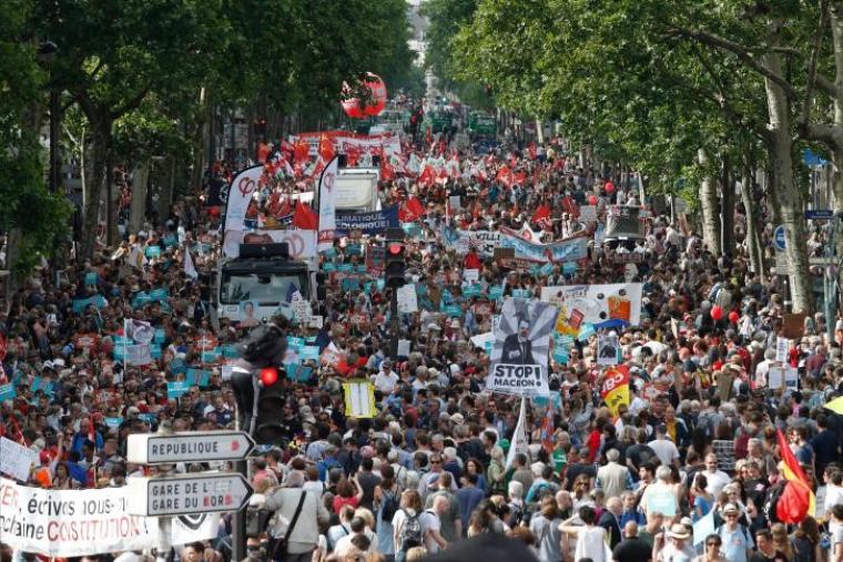 معارضو ماكرون ينزلون الى الشوارع في كافة انحاء فرنسا