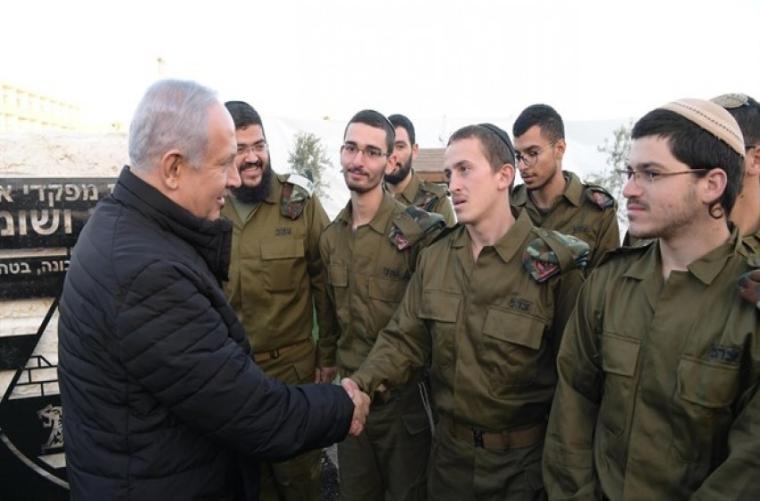 نتنياهو مع جنود الاحتلال