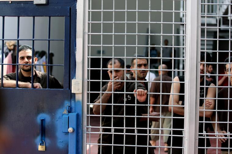 الاسرى في سجون الاحتلال الاسرائيلي