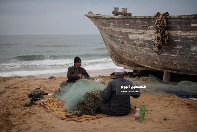 السماح للصيادين بغزة بمزاولة مهنة الصيد غدًا الجمعة والسبت