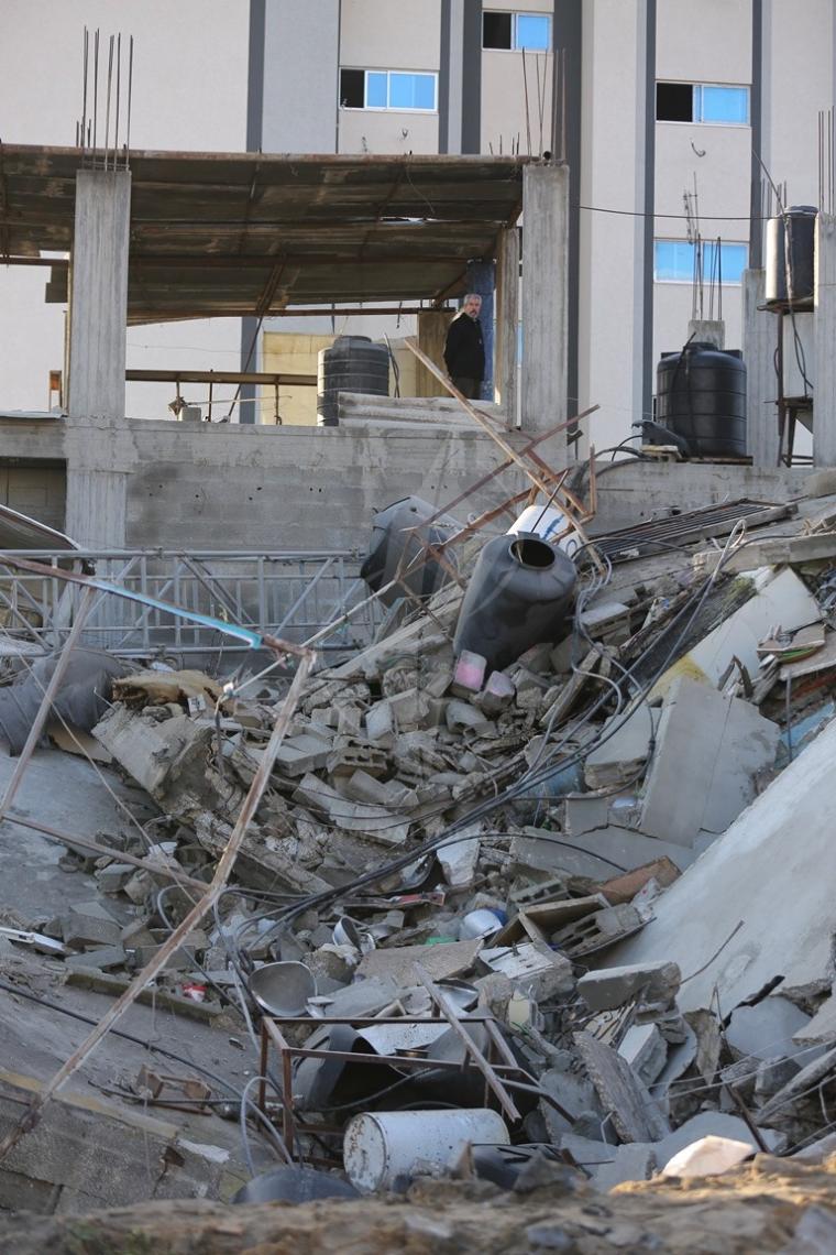 آثار القصف الإسرائيلي على مباني سكنية ومدنية في قطاع غزة الليلة (1).JPG