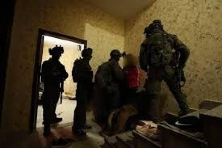 قوات الاحتلال تُعيد اعتقال أسير من الخليل