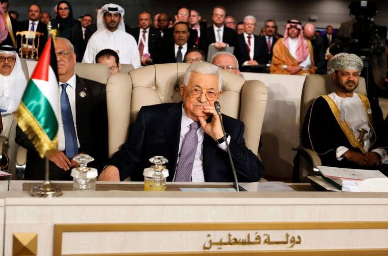 رئيس السلطة محمود عباس في القمة العربية المقامة في تونس
