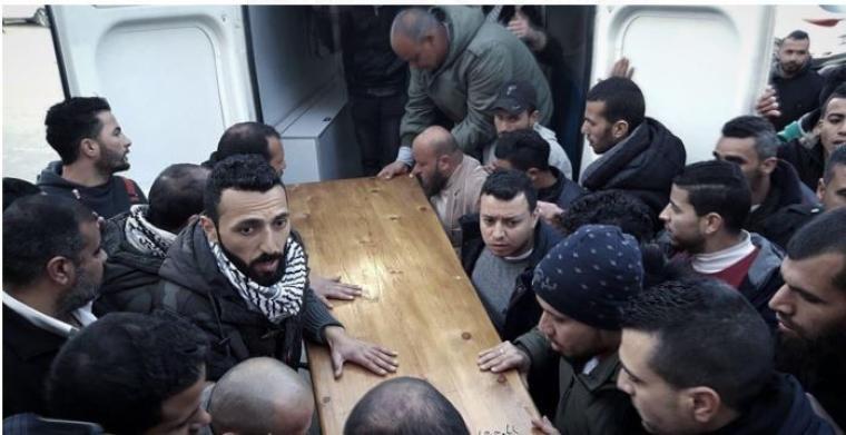 وصول جثامنين مواطنين إلى قطاع غزة توفيا غرقاً في بحر الجزائر