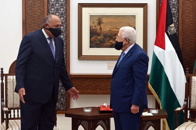 عباس يتسقبل وزير الخارجية المصري بمقر الرئاسة برام الله