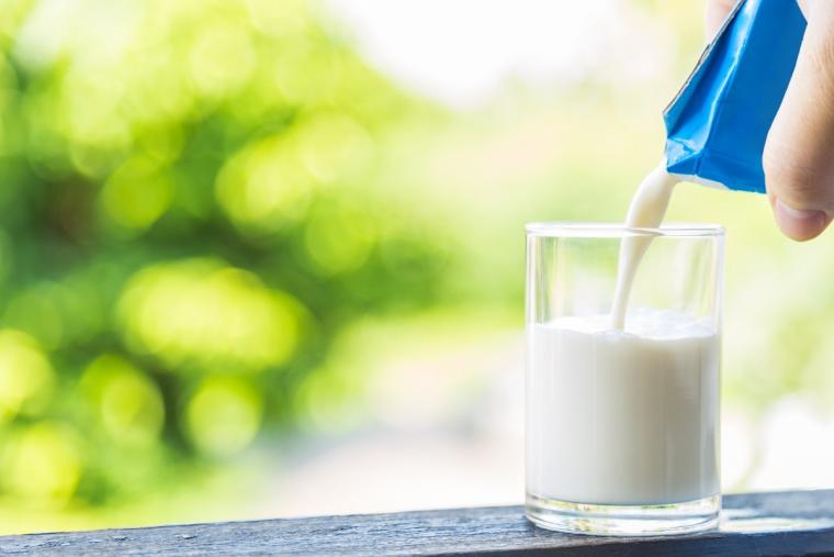 دراسة: تناول الحليب بانتظام يحميك من خطر السكتة الدماغية