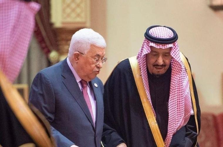 رئيس السلطة محمود عباس والملك السعودي سلمان بن عبد العزيز