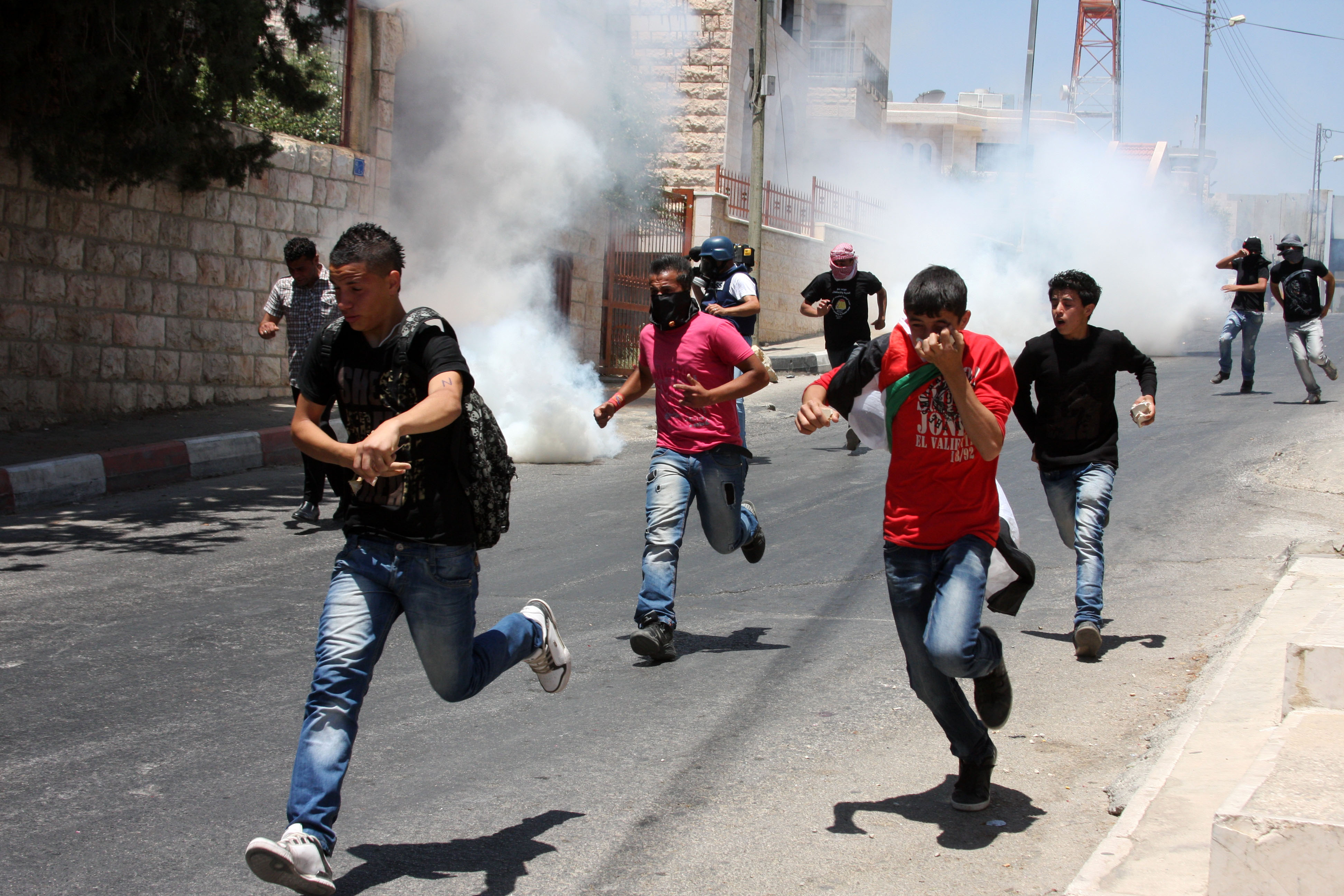 إصابة فلسطينيين بسبب قصف مدفعى إسرائيلى شمال قطاع غزة