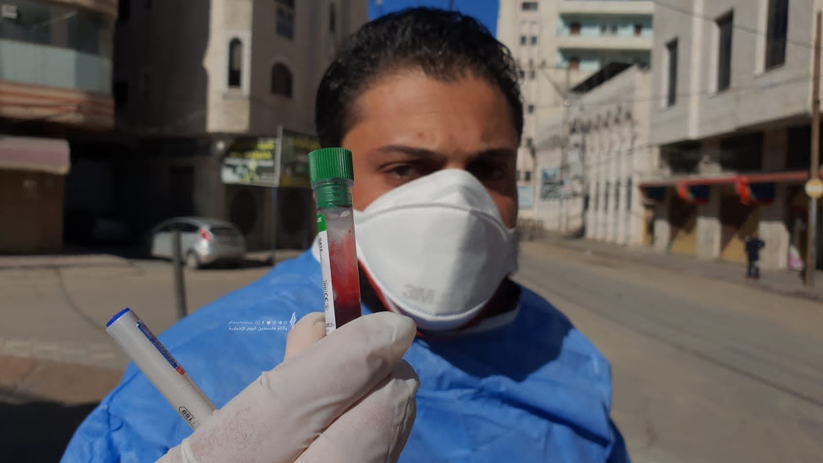 سحب عينات الدم لفحص الاجسام المناعية من فيروس كورونا في قطاع غزة.jpg