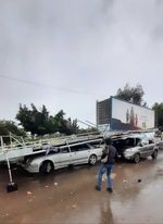 سقوط لوحة اعلانات بغزة 1.jpg