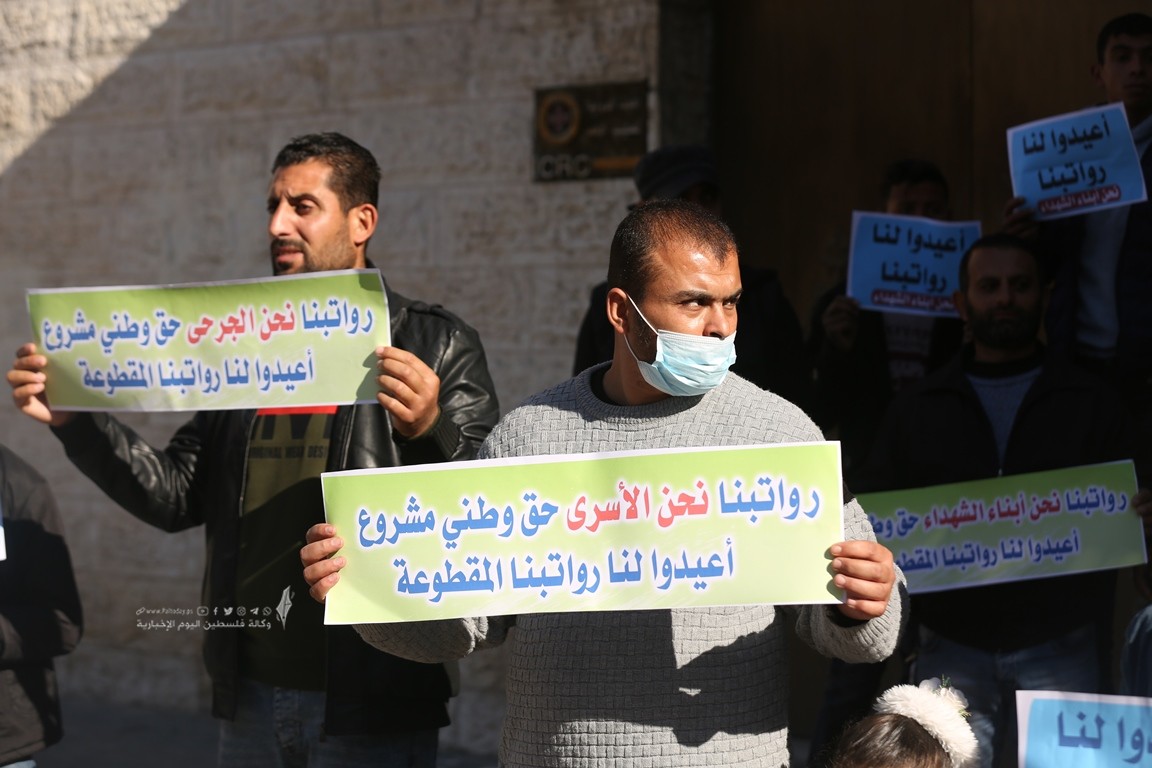 الأسرى والمحررين والشهداء والجرحى المقطوعة رواتبهم (4).JPG
