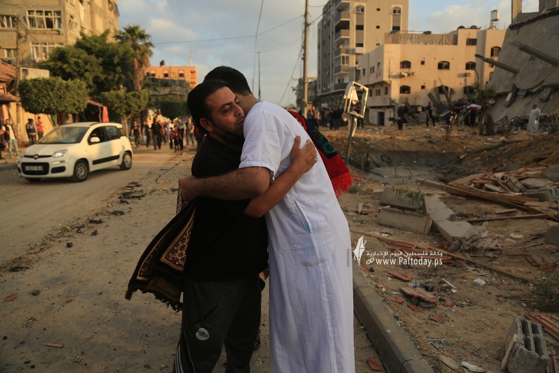 صلاة العيد بجوار ركام المنازل  (6).JPG