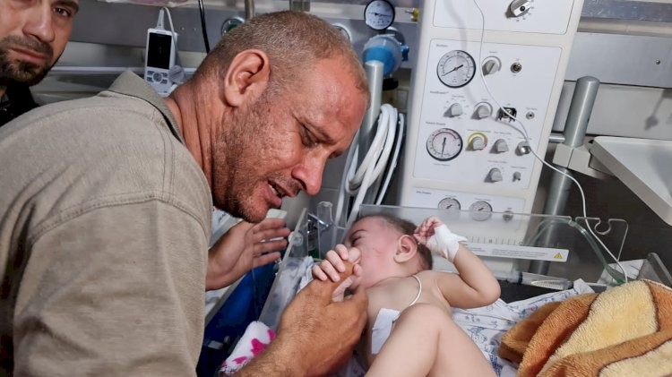 الناجي الوحيد الرضيع عمر الحديدي.jpg